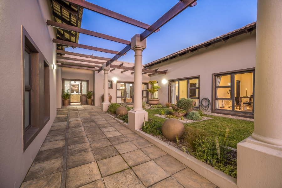 4 Bedroom Property for Sale in Klein Zevenwacht Western Cape